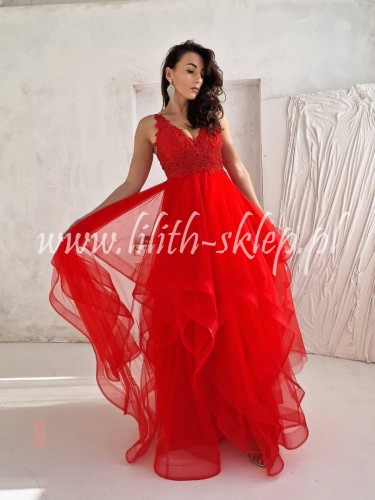 czerwona-sukienka-maxi-tiulowa-z-asymetrycznym-dolem