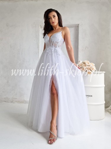 biala-sukienka-gorsetowa-z-rozcieciem-na-nodze