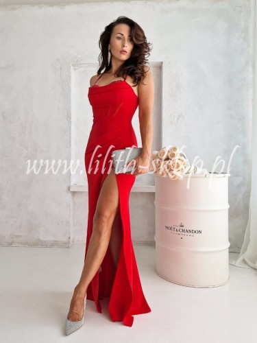 czerwona-sukienka-gorsetowa-z-rozcieciem