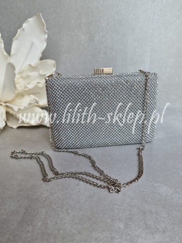 srebrna-torebka-z-cyrkoniami-i-ozdobnym-zapieciem