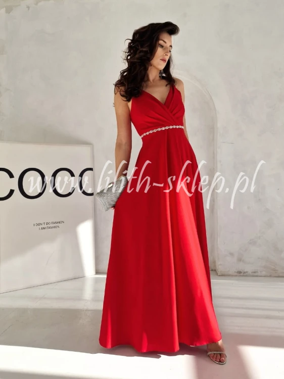 czerwona-sukienka-maxi-z-rozcieciem-na-nodze