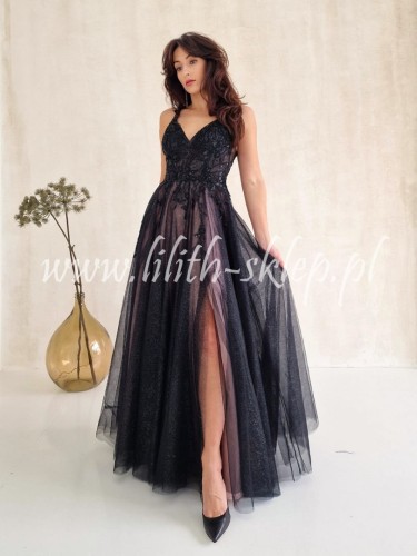 czarna-sukienka-tiulowa-z-rozowym-podbiciem