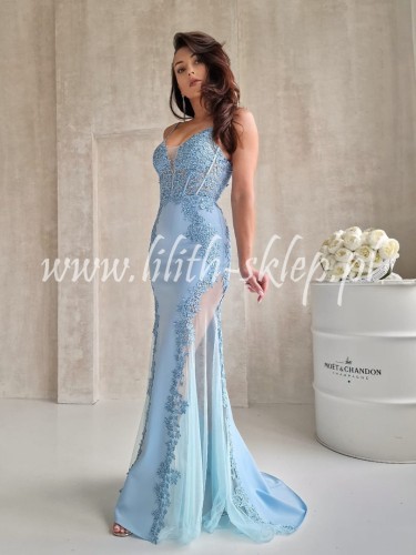 niebieska-sukienka-maxi-o-kroju-syrenki-z-tiulowym-dolem