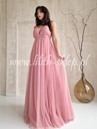 rozowa-sukienka-tiulowa-z-perelkami-i-odkrytymi-plecami