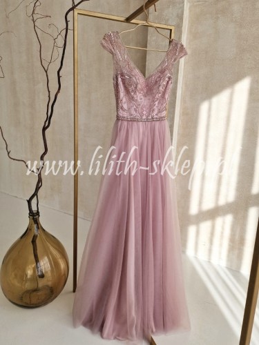 tiulowa-sukienka-maxi-z-efektowna-gora-rozowa