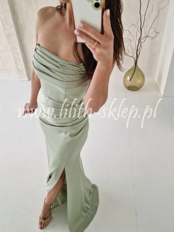 gorsetowa-sukienka-satynowa-z-rozcieciem-na-nodze-pistacjowa