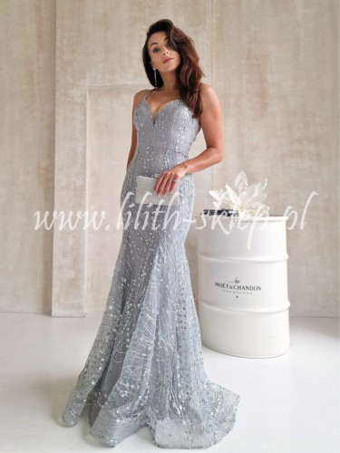 srebrna-sukienka-maxi-o-kroju-syrenki-z-odkrytymi-plecami