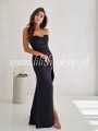 czarna-sukienka-ze-zdobionym-gorsetem-i-rozcieciem-na-odze