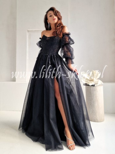 czarna sukienka gorsetowa z tiulowymi rekawkami