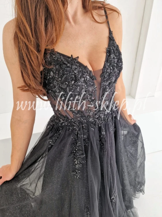 czarna sukienka maxi z transparentnym gorsetem