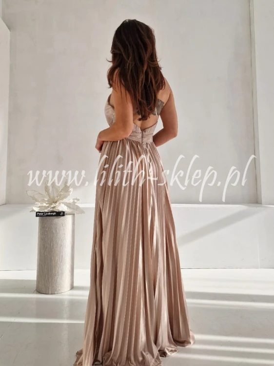 plisowana sukienka maxi z odkrytymi plecami