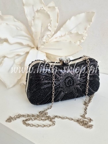 czarna torebka wieczorowa z perelkami