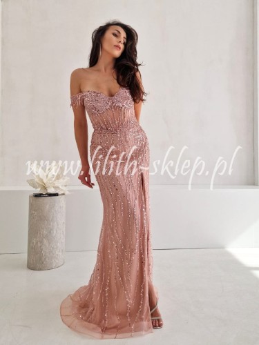 rozowa sukienka gorsetowa z odkrytymi ramionami