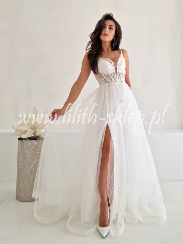 biala sukienka z haftowana gora