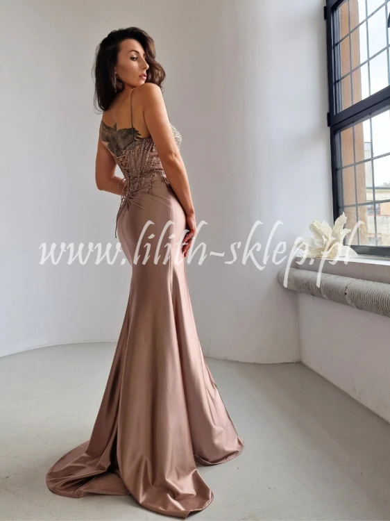 sukienka cappuccino maxi z efektownym gorsetem