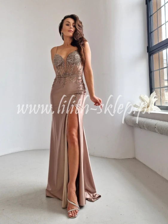 sukienka cappuccino maxi z efektownym gorsetem
