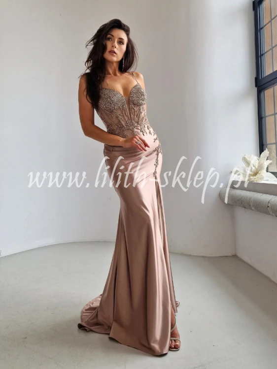 sukienka cappuccino maxi z efektownym gorsetem