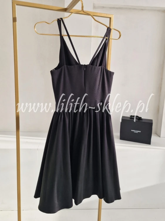 czarna sukienka mini rozkloszowana