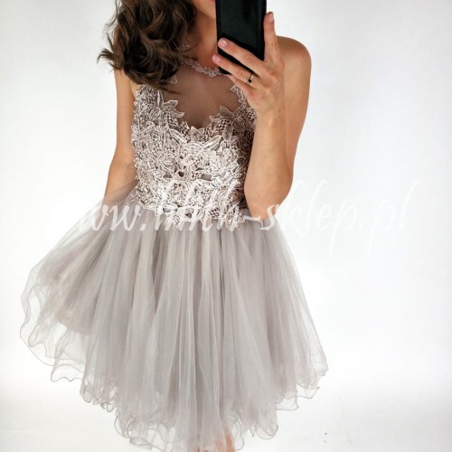 sukienka-tiulowa-z-haftowana-gora-cappuccino