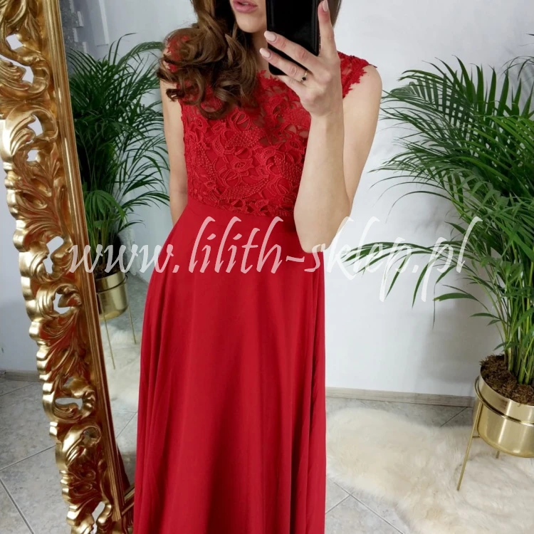 sukienka-maxi-z-wycieciem-na-plecach-czerwona