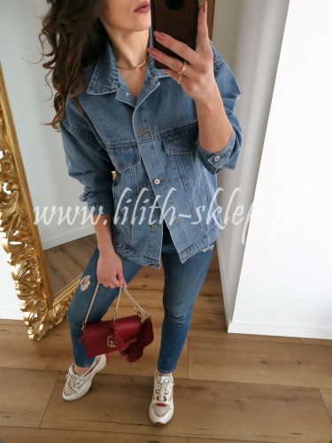 kurtka-jeansowa-z-bizuteryjna-aplikacja-na-plecach