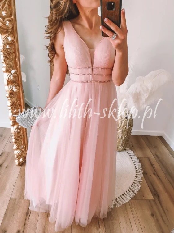 tiulowa-sukienka-maxi-z-perelkami-w-talii