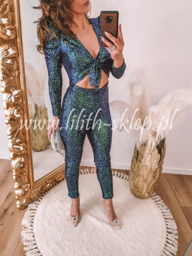 kombinezon-cekinowy-z-wycieciem-w-talii