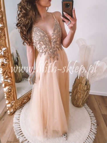 zlota-sukienka-maxi-ze-zdobiona-gora