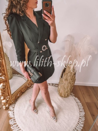 czarna-sukienka-marynarkowa-z-bufkami-i-paskiem