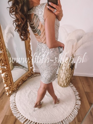 srebrna-mini-cekinowa-z-koralikami-na-plecach