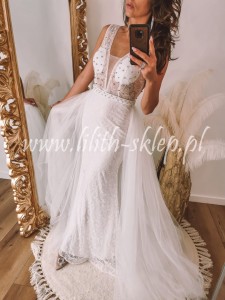 Biała maxi z tiulowym trenem o kroju syrenki