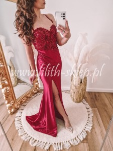 Harper -bordowa sukienka maxi z marszczeniem na pupie i rozcięciem na nodze