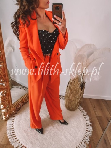 pomaranczowy-damski-garnitur-ze-spodniami