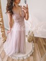 rozowa-sukienka-tiulowa-z-koronkowa-gora-i-mieniacym-dolem