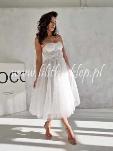 biala-midi-z-wiazaniem-gorsetowym