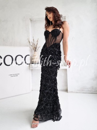 czarna-sukienka-gorsetowa-z-fredzlami