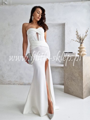 biala-gorsetowa-sukienka-maxi-z-rozcieciem-na-nodze