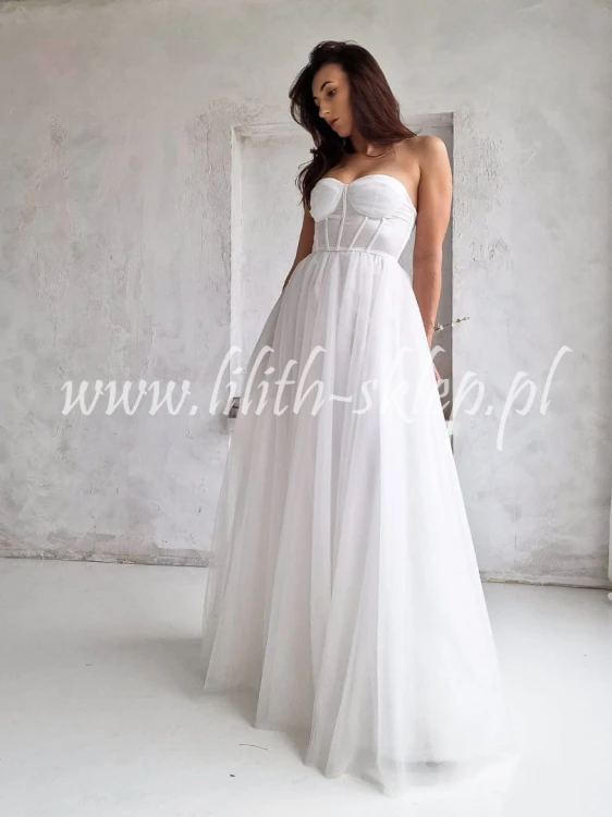 biala-sukienka-gorsetowa-maxi